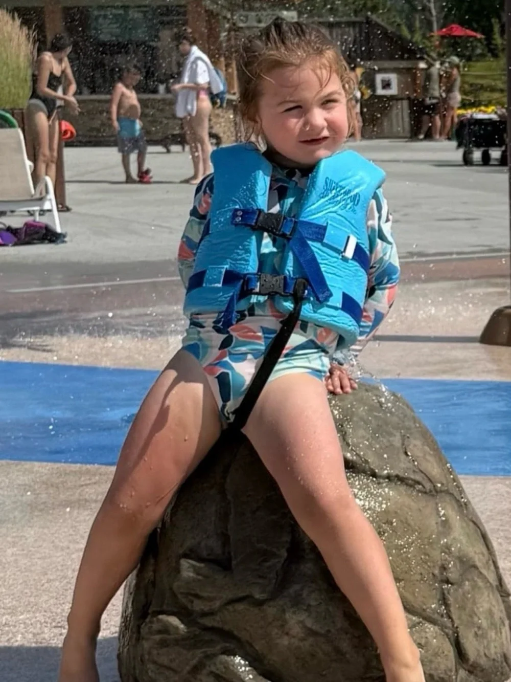 Old Navy Girls Long Sleeve One-Piece Swimsuit - Toddler swimsuit 4T - 50 SPF